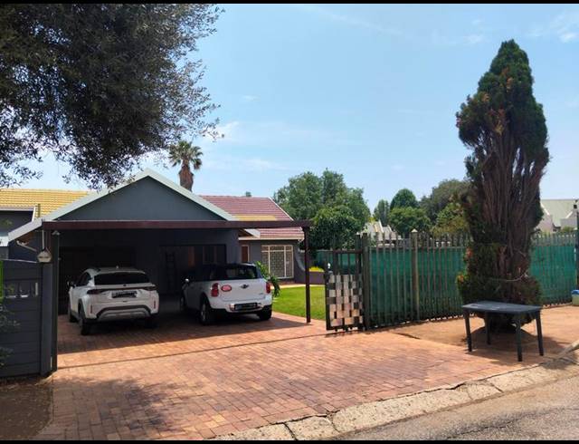 3 BEDROOM HOUSE FOR SALE IN GLEN MARAIS
